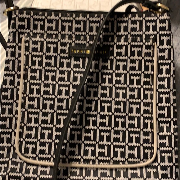 Tommy Hilfiger purse - Picture 1 of 1